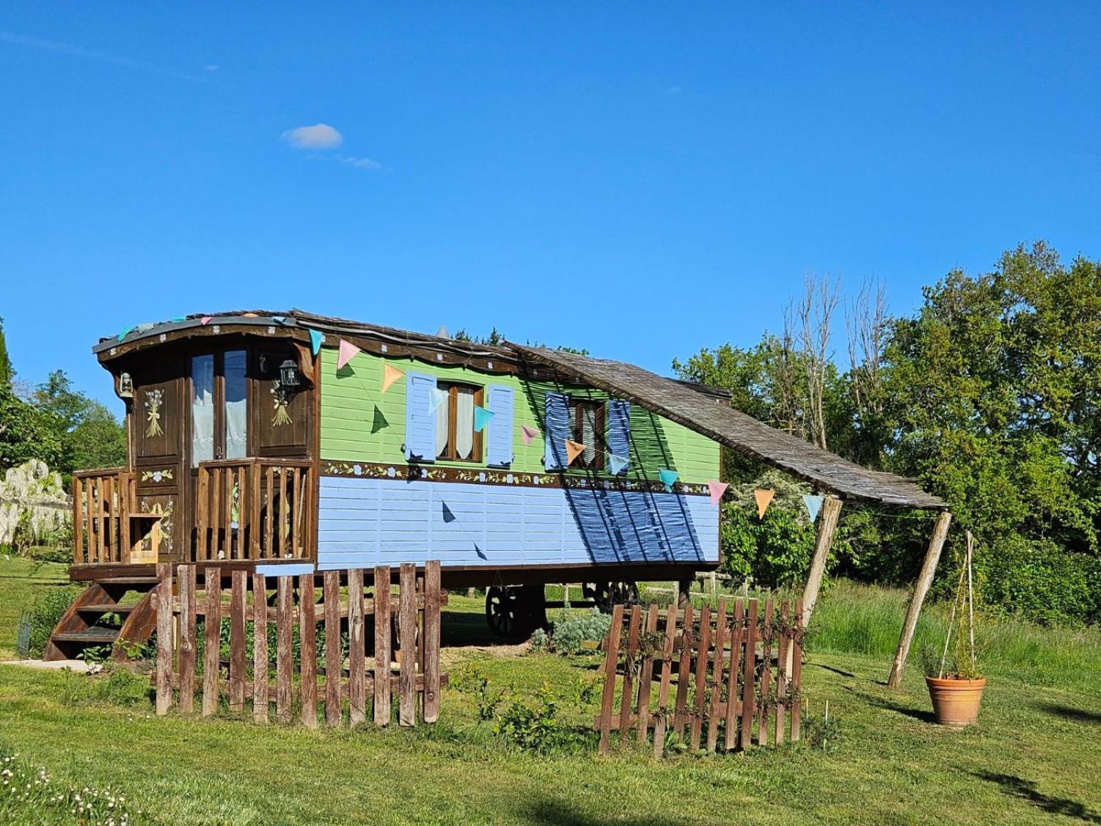 Roulotte Fleur Des Champs Villa Sigalens ภายนอก รูปภาพ